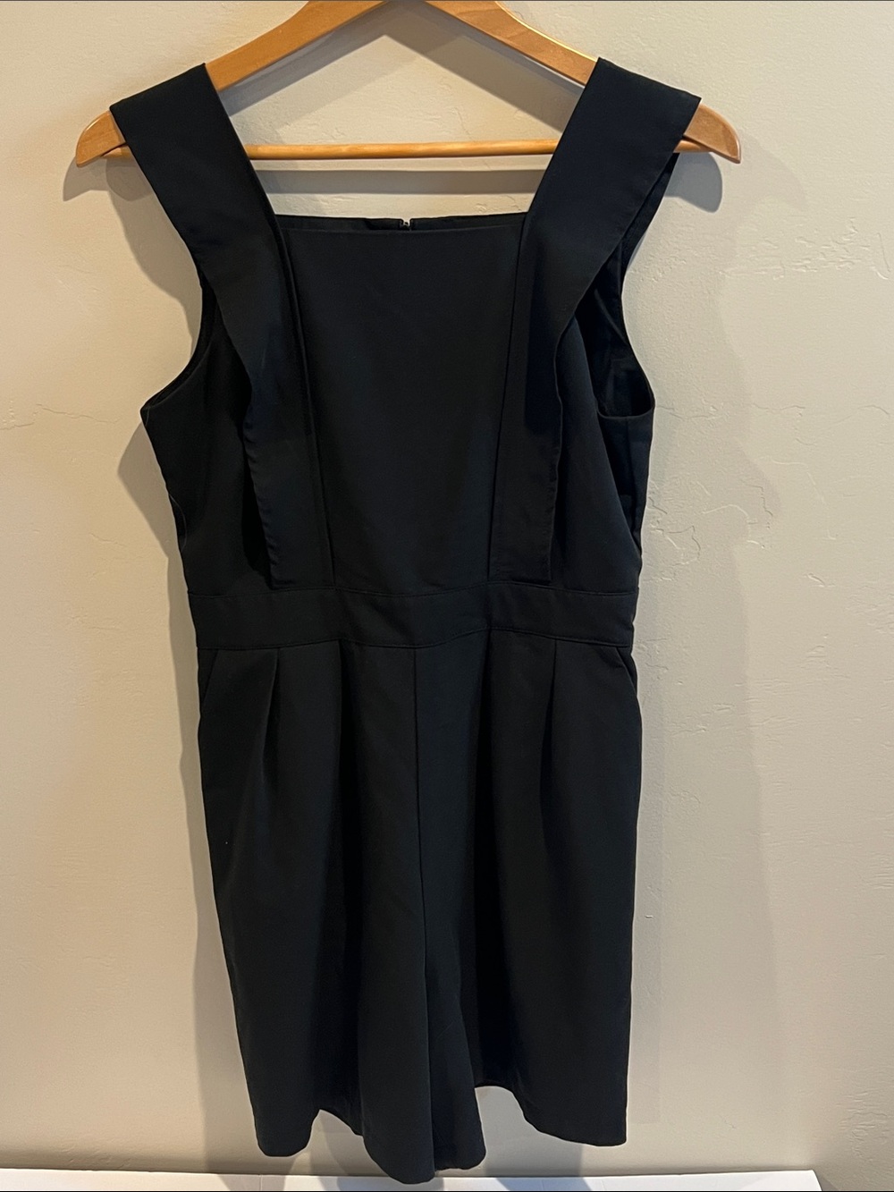Women's Black Sleeveless Square-Neck Jumpsuit Romper